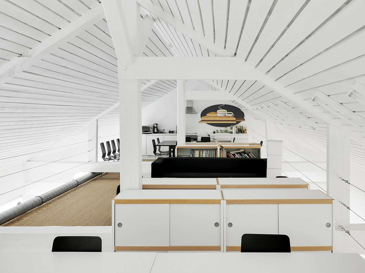 1600平方“斜坡頂面”辦公樓裝修設(shè)計項目(圖2) 國外辦公 (3) 副本.jpg